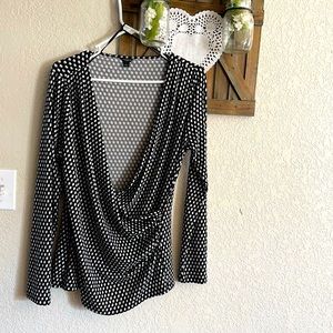 Long sleeve, black, and white shirt, shirt, cross from the front